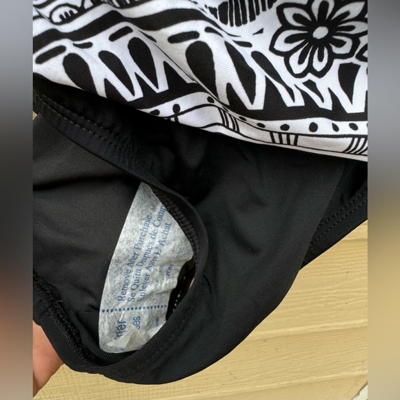 NWT- Jantzen Swimsuit One Piece Geometric Black White Lined - Picture 6 of 8